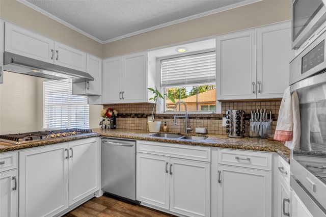 4801 Summer Lane, Baytown, TX 77521