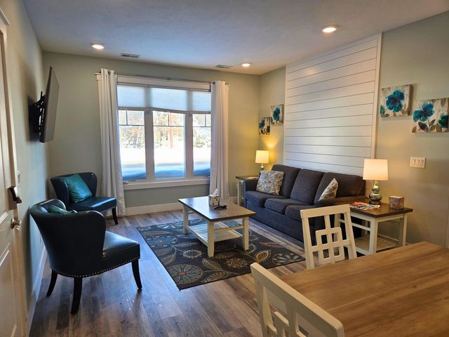 914 E Front Street, Traverse City, MI 49686