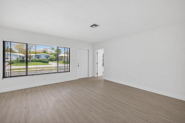 4807 NE 18th Avenue, Oakland Park, FL 33334