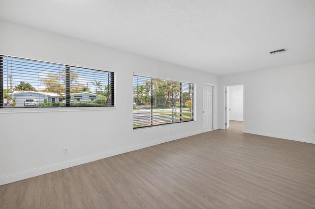 4807 NE 18th Avenue, Oakland Park, FL 33334