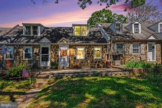909 WOODLAWN AVE, Phoenixville, PA 19460