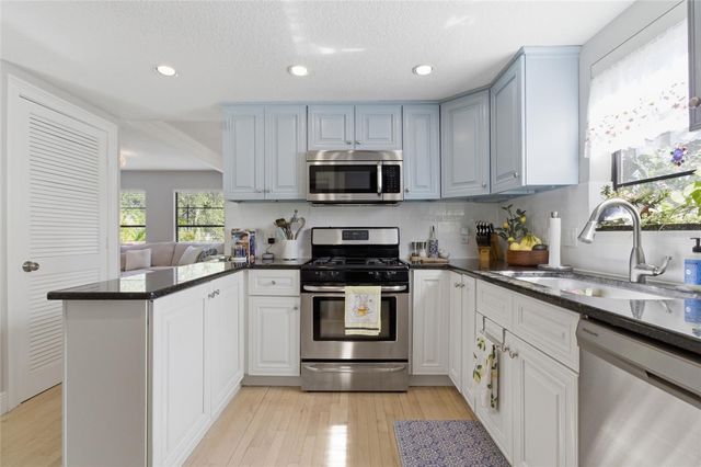 304 16TH AVENUE N, St Petersburg, FL 33704