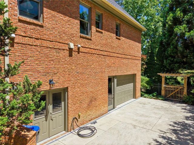6945 Wakehurst Place, Cumming, GA 30040