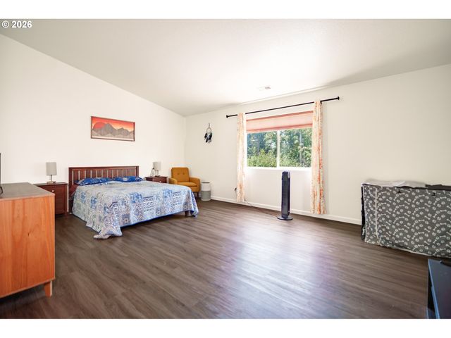 804 Nw BROOKHILL St, Hillsboro, OR 97124