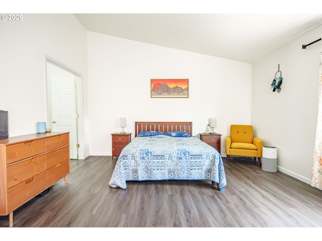 804 Nw BROOKHILL St, Hillsboro, OR 97124