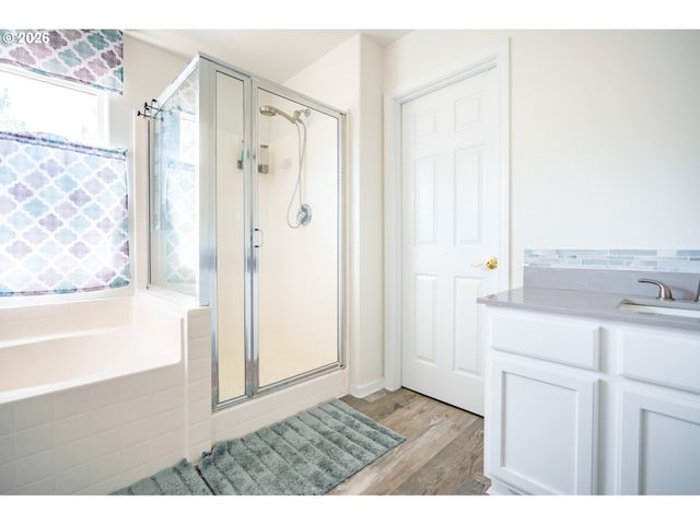 804 Nw BROOKHILL St, Hillsboro, OR 97124