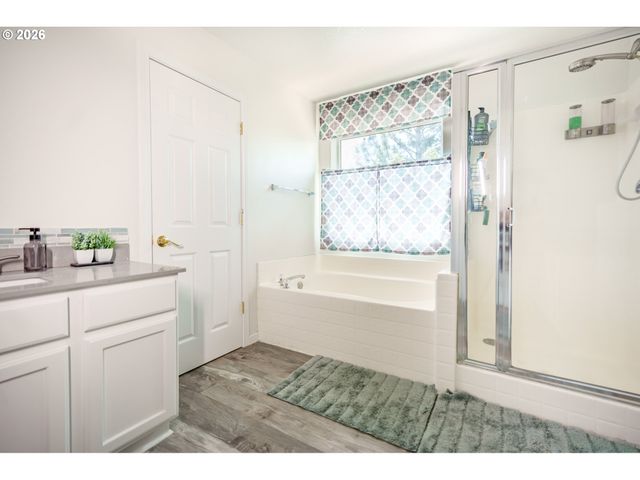 804 Nw BROOKHILL St, Hillsboro, OR 97124