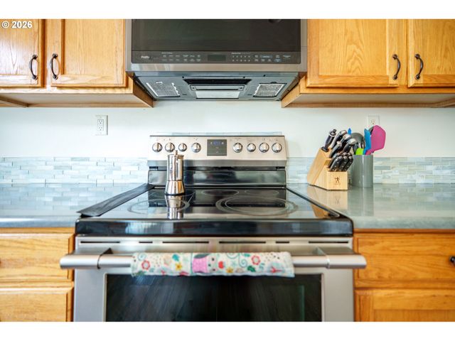 804 Nw BROOKHILL St, Hillsboro, OR 97124