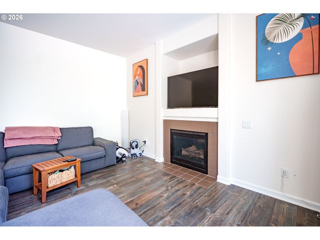 804 Nw BROOKHILL St, Hillsboro, OR 97124