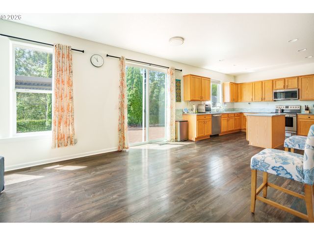 804 Nw BROOKHILL St, Hillsboro, OR 97124