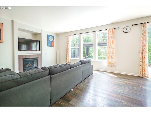 804 Nw BROOKHILL St, Hillsboro, OR 97124