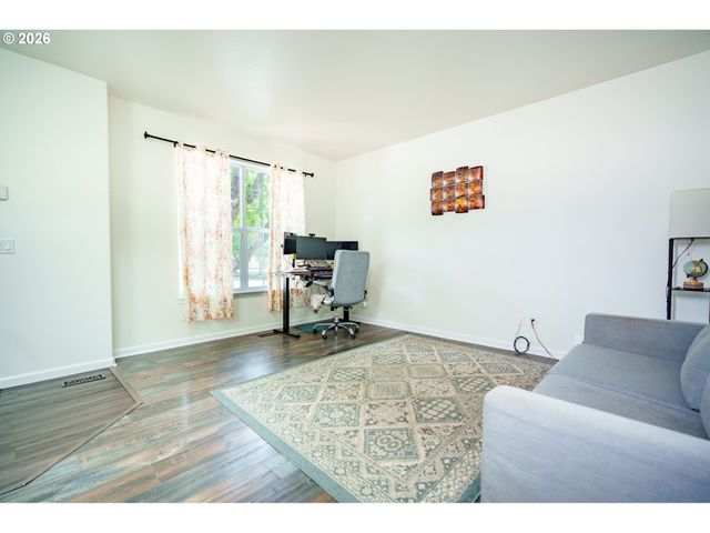 804 Nw BROOKHILL St, Hillsboro, OR 97124