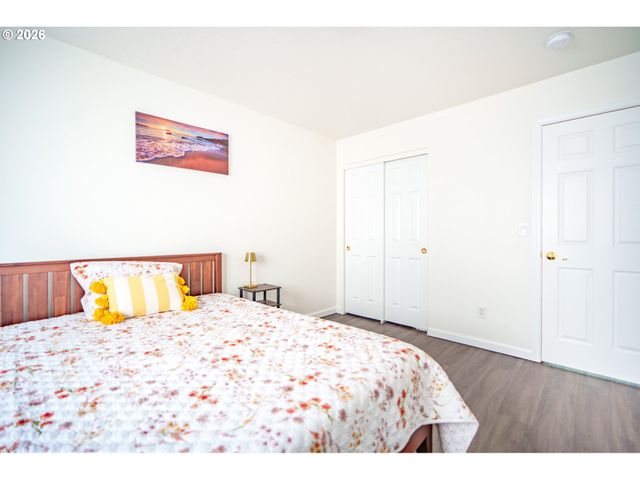804 Nw BROOKHILL St, Hillsboro, OR 97124