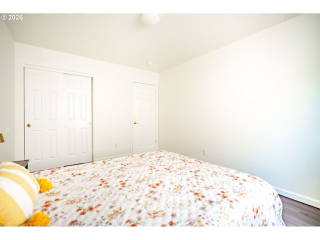 804 Nw BROOKHILL St, Hillsboro, OR 97124