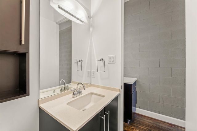 1524 Blodgett Street, Houston, TX 77004