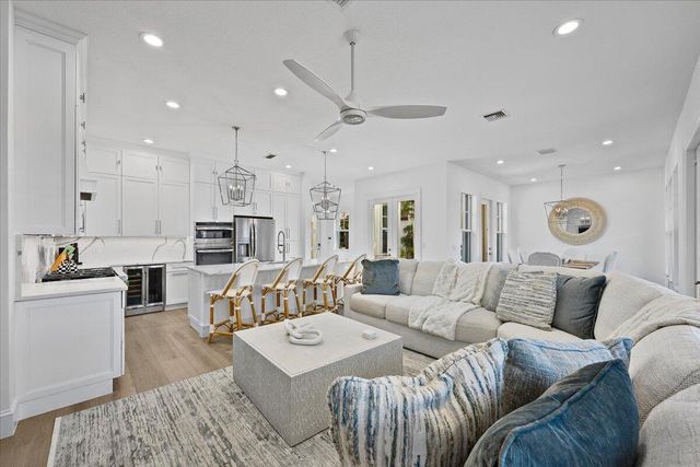 877 Taft Court, Palm Beach Gardens, FL 33410