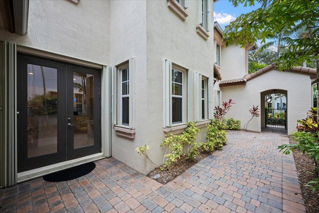 877 Taft Court, Palm Beach Gardens, FL 33410