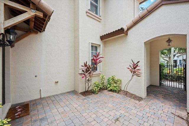 877 Taft Court, Palm Beach Gardens, FL 33410