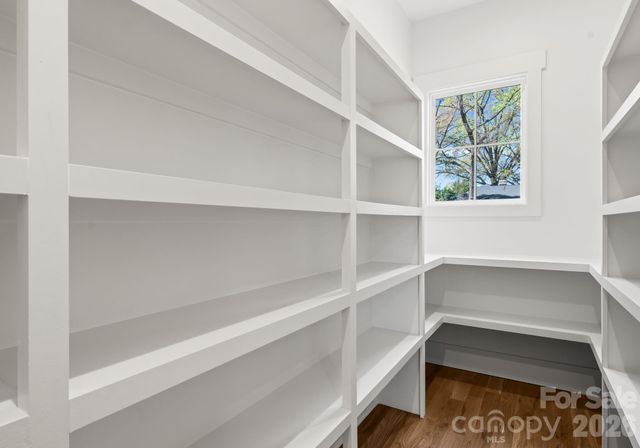 621 Poindexter Drive, Charlotte, NC 28209