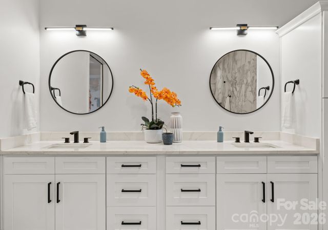 621 Poindexter Drive, Charlotte, NC 28209