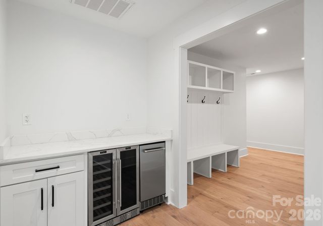 621 Poindexter Drive, Charlotte, NC 28209