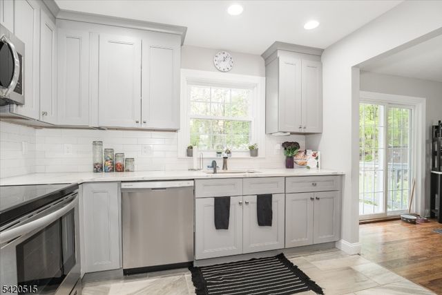 506 Durban Ave, Hopatcong Boro, NJ 07843