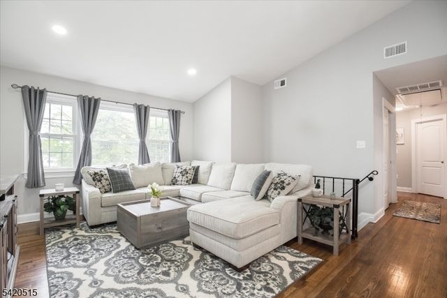 506 Durban Ave, Hopatcong Boro, NJ 07843