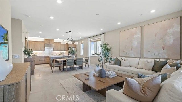 924 Chinon, Irvine, CA 92618