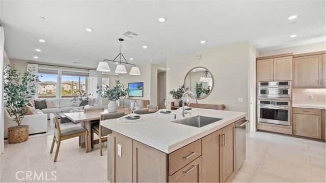 924 Chinon, Irvine, CA 92618