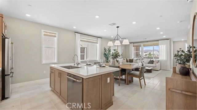 924 Chinon, Irvine, CA 92618