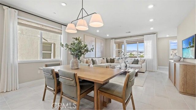 924 Chinon, Irvine, CA 92618