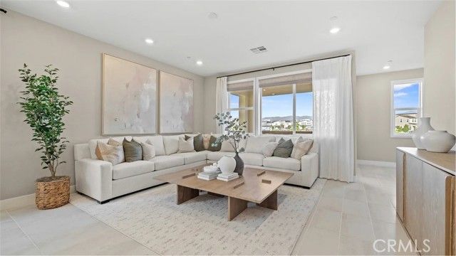 924 Chinon, Irvine, CA 92618