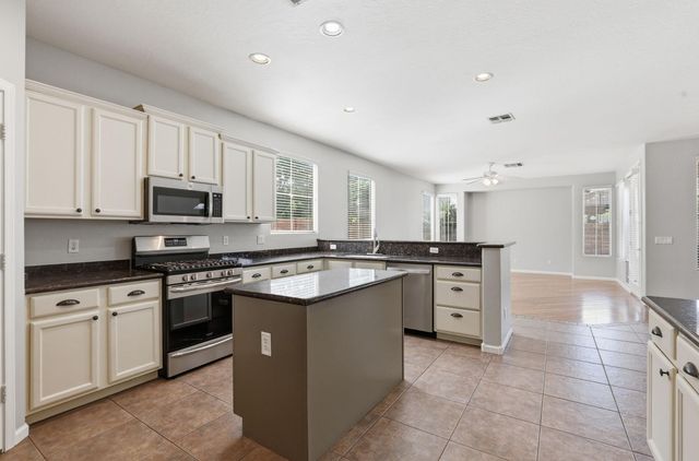 3565 E Vaughn Court, Gilbert, AZ 85234