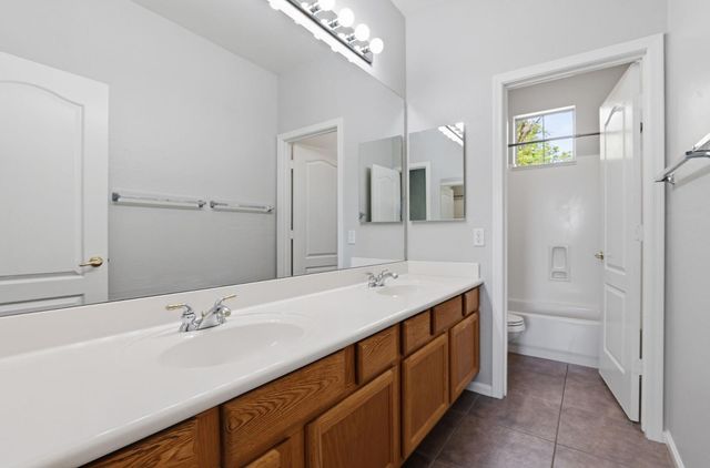 3565 E Vaughn Court, Gilbert, AZ 85234