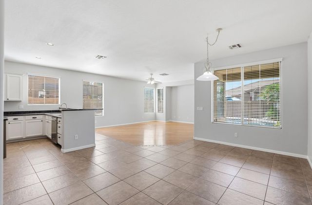 3565 E Vaughn Court, Gilbert, AZ 85234