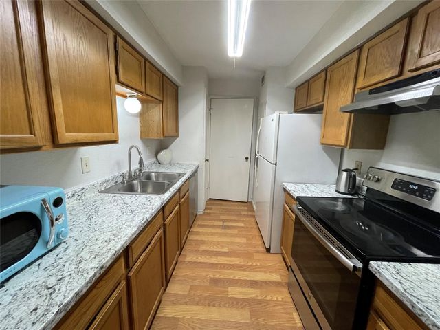 9700 Leawood Boulevard 1908, Houston, TX 77099