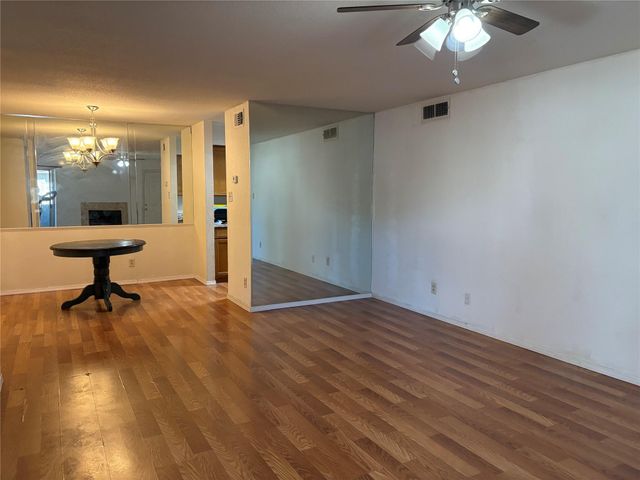 9700 Leawood Boulevard 1908, Houston, TX 77099