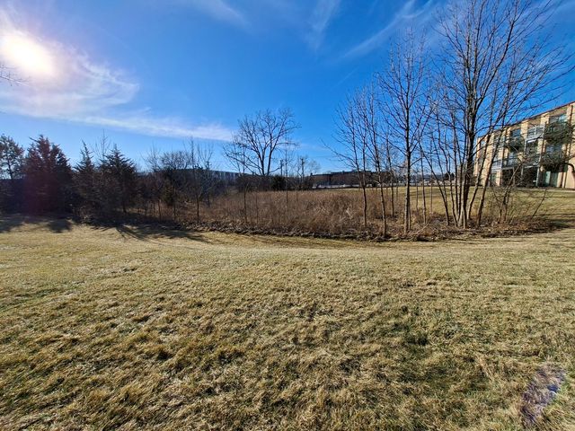 664 Pinecrest Drive 302, Prospect Heights, IL 60070