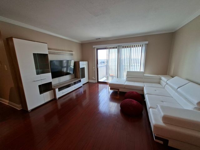 664 Pinecrest Drive 302, Prospect Heights, IL 60070