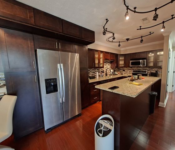 664 Pinecrest Drive 302, Prospect Heights, IL 60070