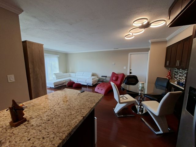 664 Pinecrest Drive 302, Prospect Heights, IL 60070