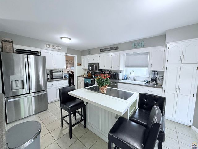 3824 SE 31st St, Topeka, KS 66605