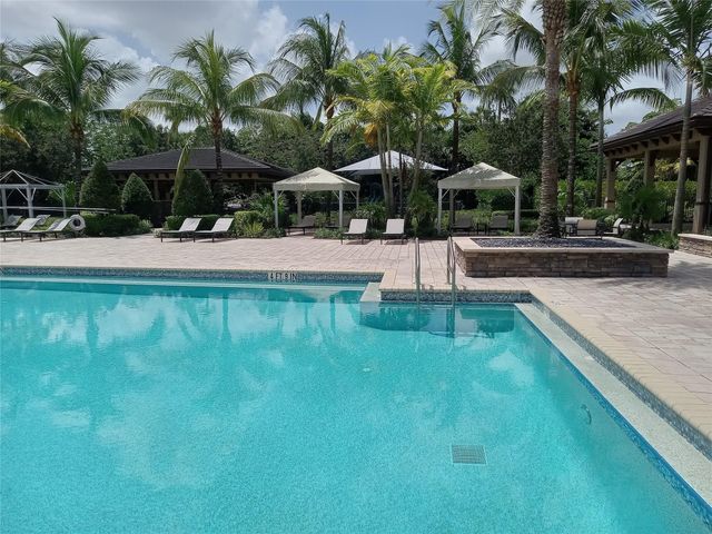 8484 GRAND PRIX Lane, Boynton Beach, FL 33472