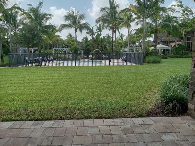 8484 GRAND PRIX Lane, Boynton Beach, FL 33472