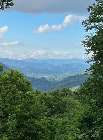 105 Dotsu Trail, Maggie Valley, NC 28751