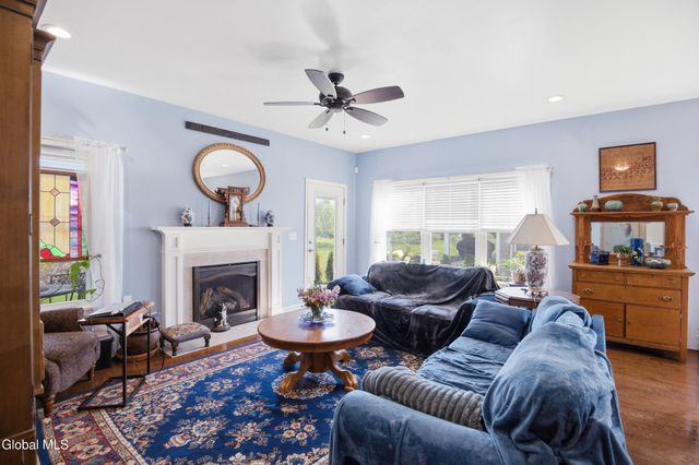 13 Elena Court, Halfmoon, NY 12118