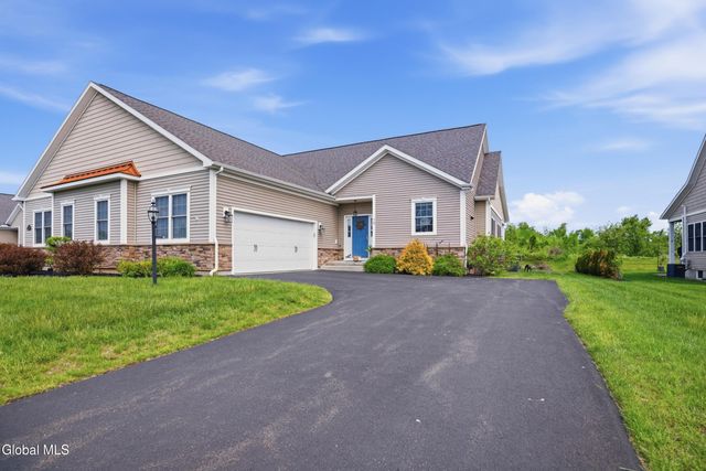 13 Elena Court, Halfmoon, NY 12118