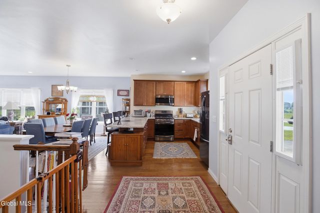 13 Elena Court, Halfmoon, NY 12118