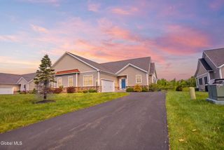 13 Elena Court, Halfmoon, NY 12118