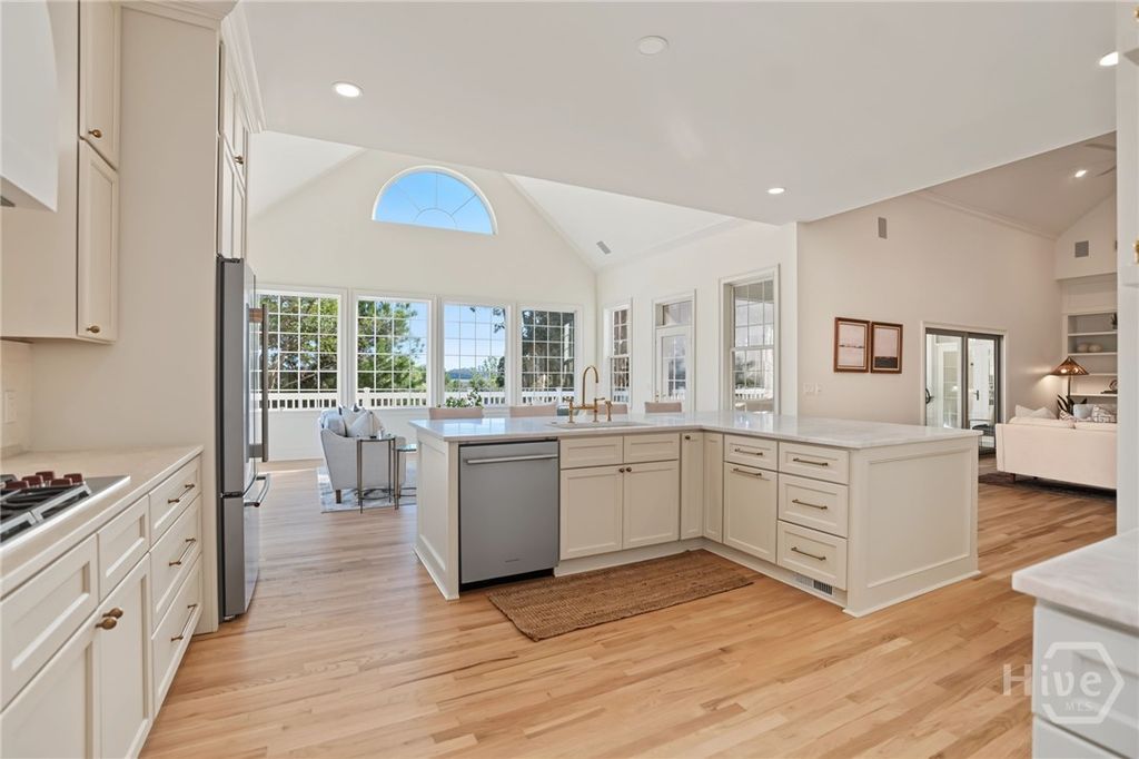 Image 11 of property listing at 221 Lyman Hall, Savannah, GA 31410